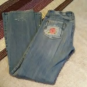 Vigoss distressed jeans w/ flower patch on pocket.